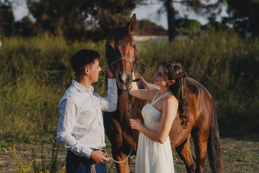 Intimidad en preboda Talamanca con el caballo