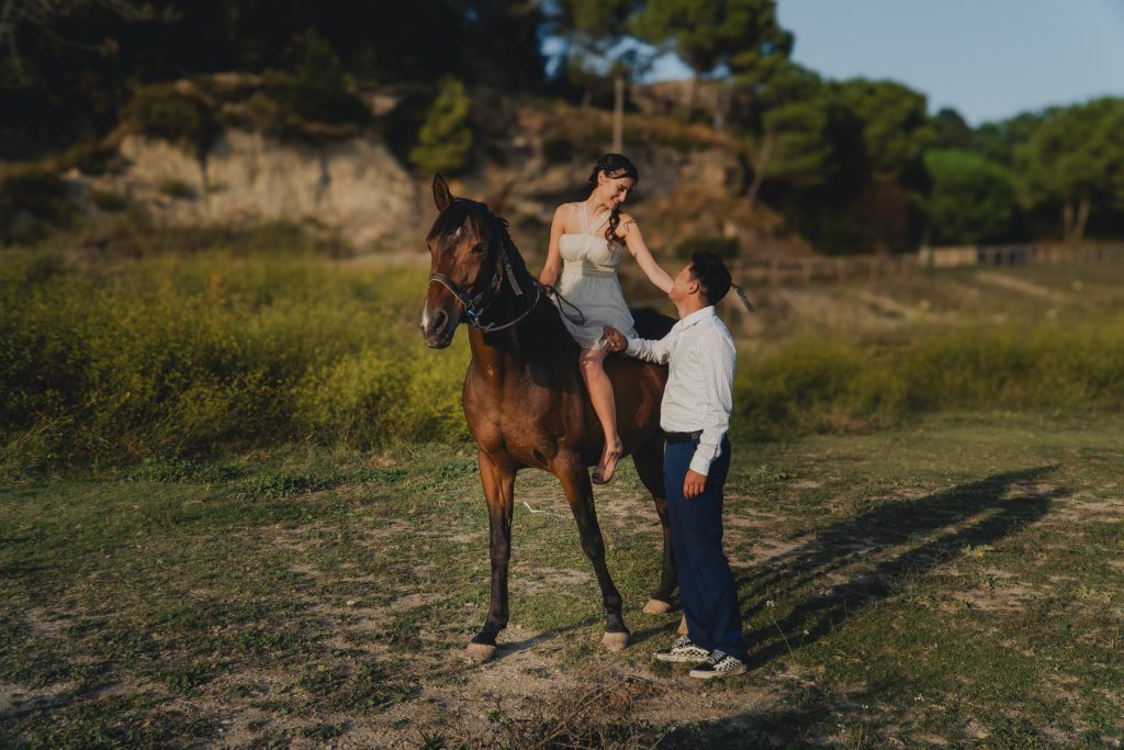 Miradas cómplices preboda a caballo