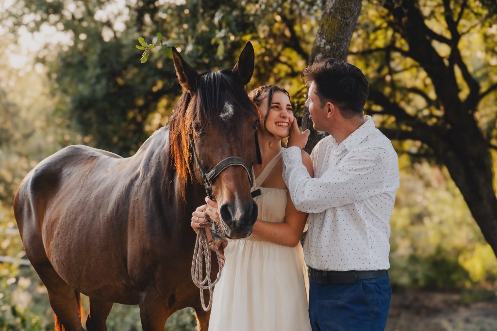 Fotografía de pareja natural sin posados forzados en Talamanca