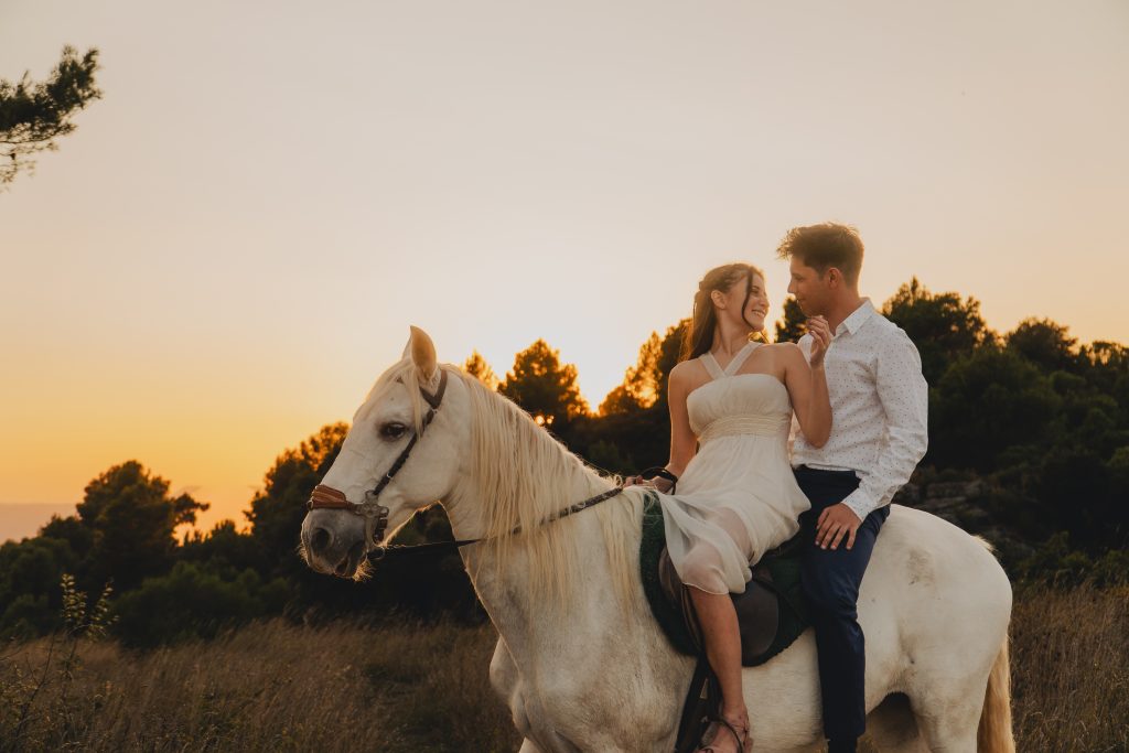 Caricias sesión preboda a caballo en Talamanca 